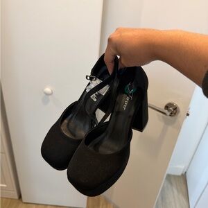 Women’s Black Block Heel Mary Jane Pumps